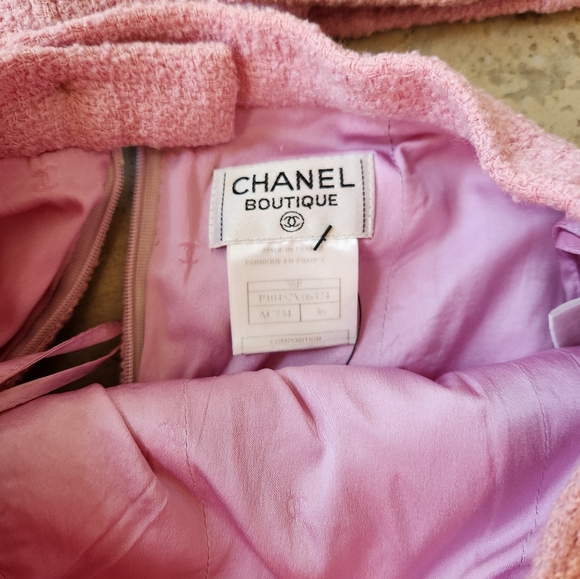 Vintage Chanel Suit - Picture 6 of 15